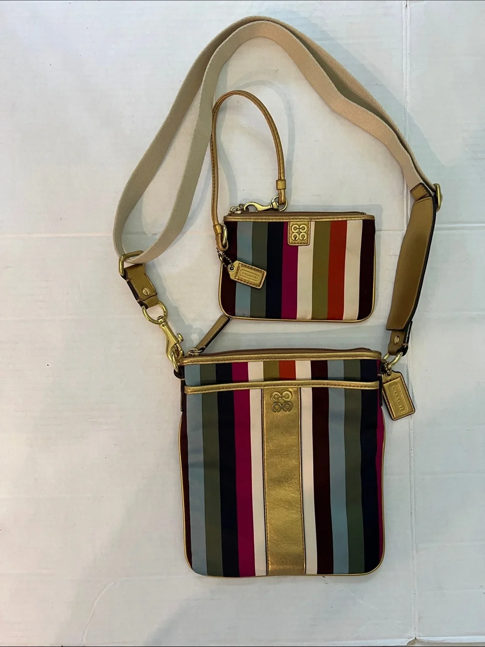 COACH LEGACY JULIA 2 pc MATCHING TAG SET. CROSSBODY & WRISTLET w GOLD TRIM EUC - Picture 16 of 16